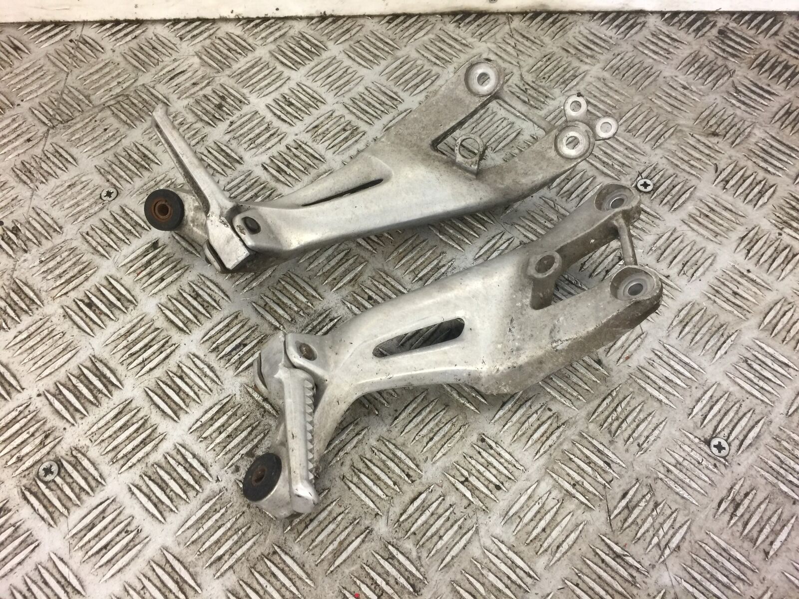 HONDA CBR1100 CBR 1100 BLACKBIRD REAR HANGERS   YEAR 1998 (CARBED) STOCK 442