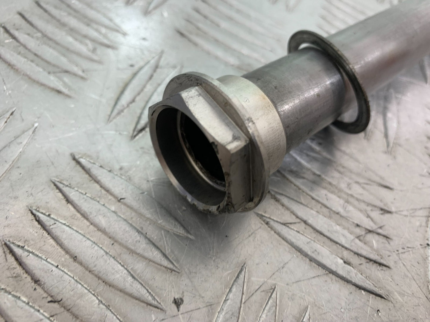 DUCATI 1299 PANIGALE FRONT WHEEL SPINDLE  YEAR 2016 (CMB 1187)