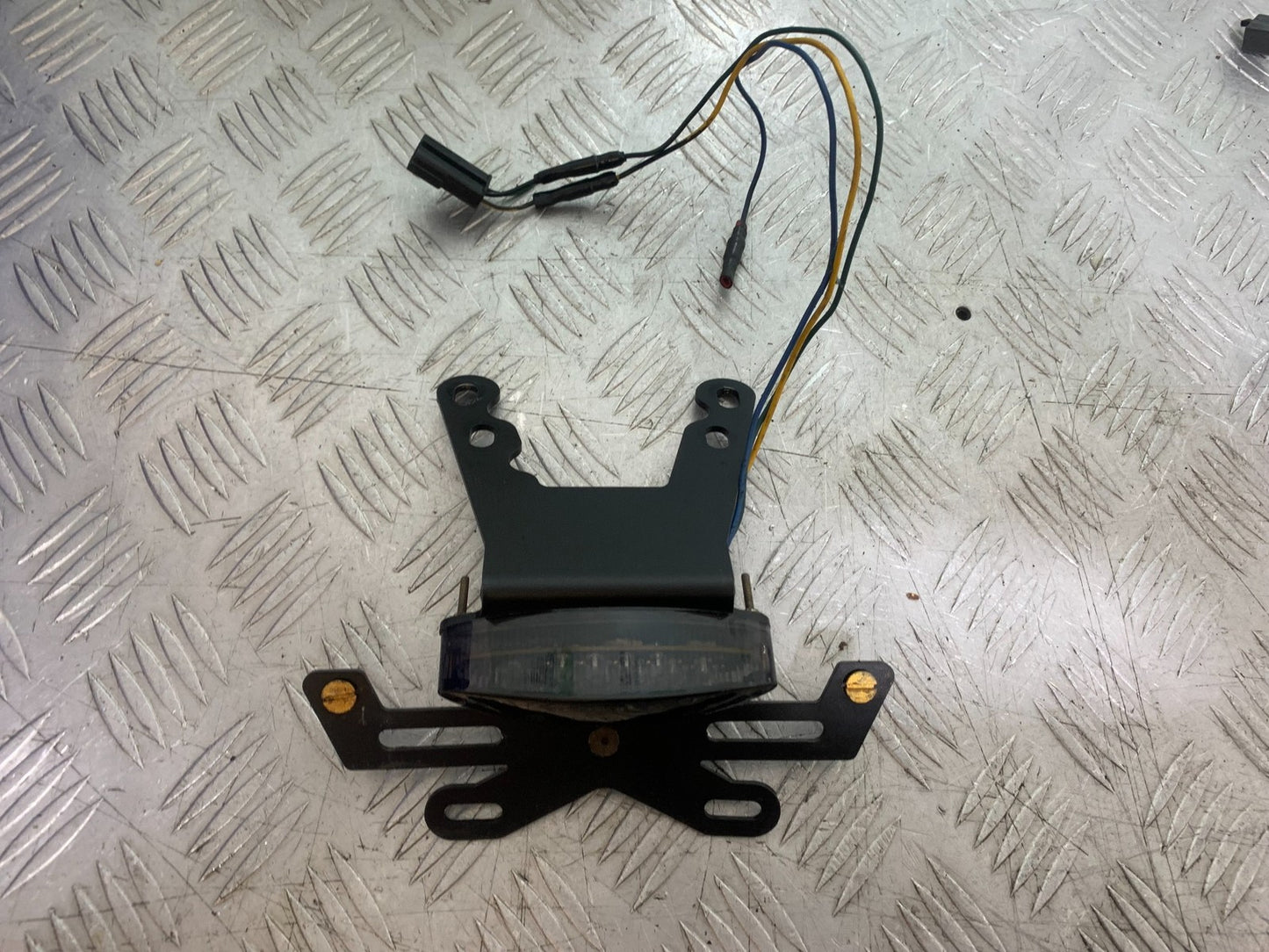 TRIUMPH 1050 SPEED TRIPLE TAIL TIDY AND REAR LIGHT   YEAR 2005-2007 (CMB1322)