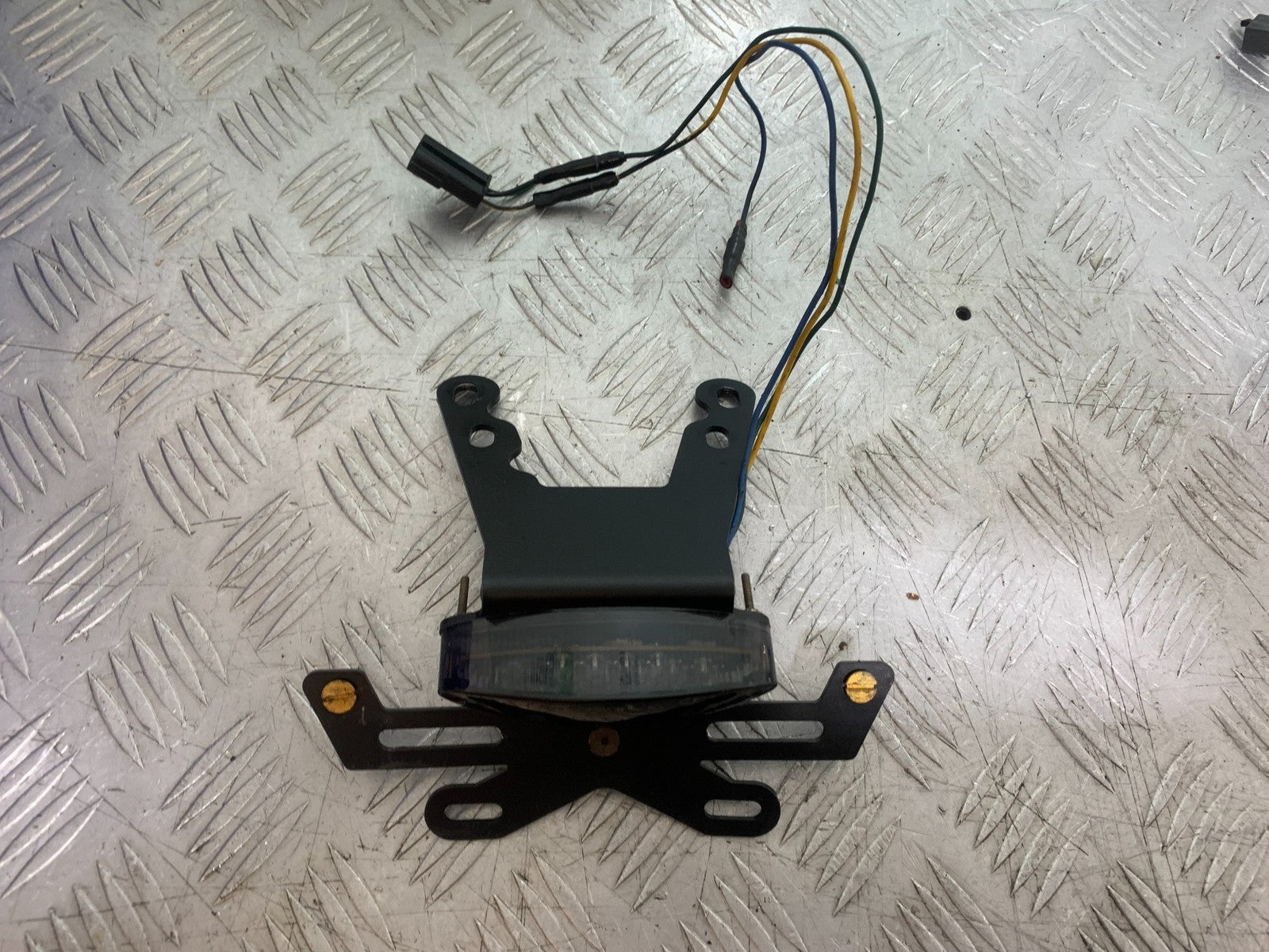 TRIUMPH 1050 SPEED TRIPLE TAIL TIDY AND REAR LIGHT   YEAR 2005-2007 (CMB1322)