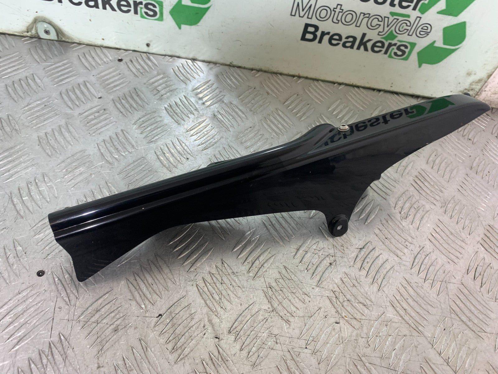 TRIUMPH 1050 SPEED TRIPLE CHAIN GUARD  YEAR 2005-2007 (CMB1322)