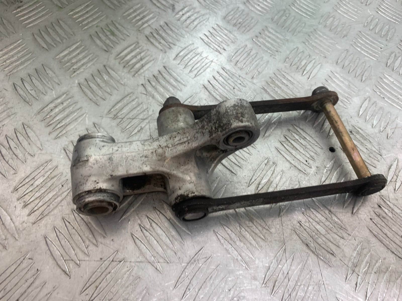 SUZUKI GSR600 GSR 600 REAR SHOCK LINKAGE  2006-2010 (CMB1177)