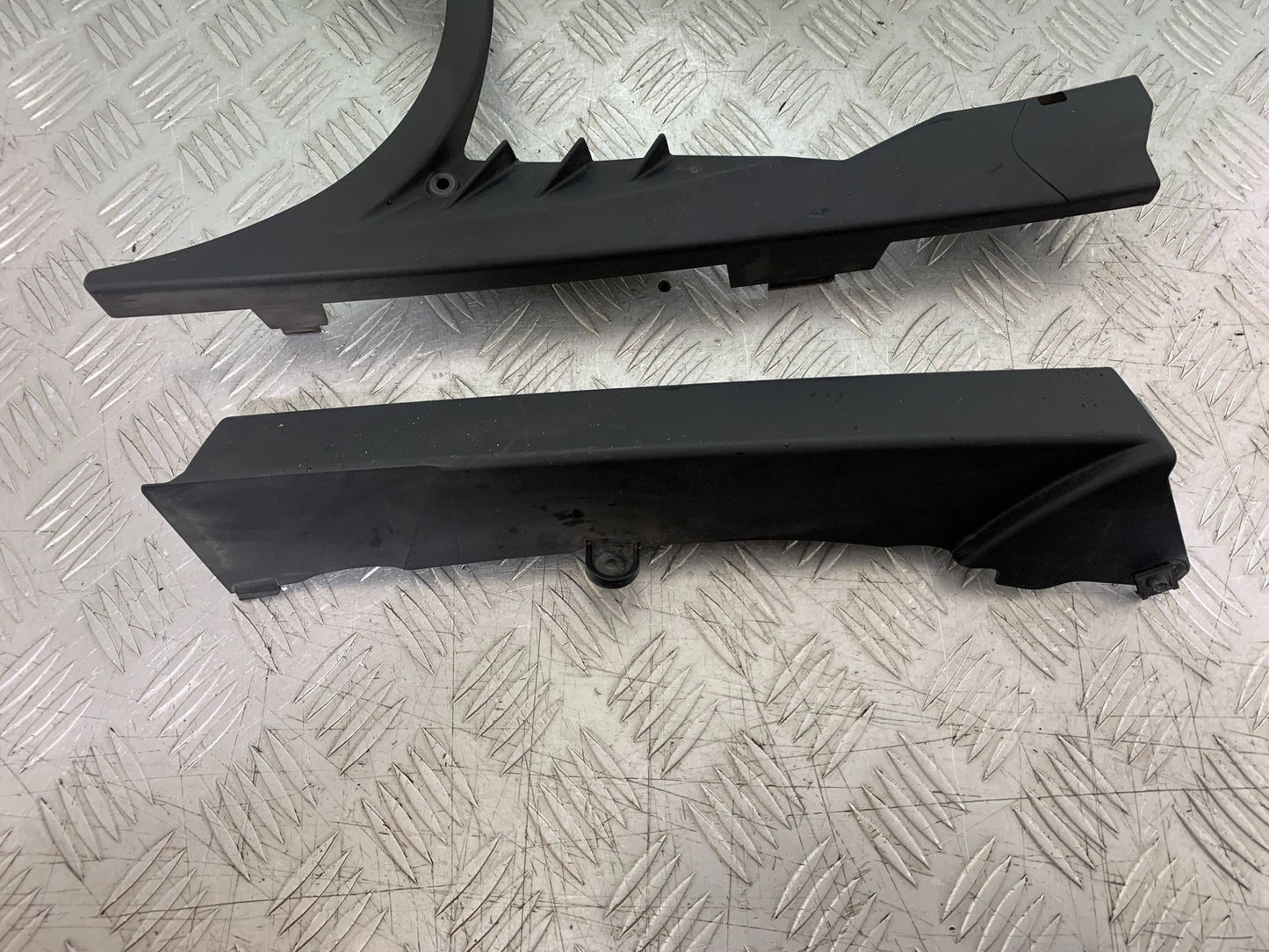 BMW F800 GT CHAIN GUARD YEAR 2013-2017 (CMB1248)