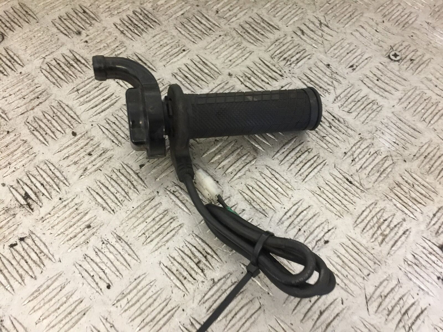 TRIUMPH 675 STREET TRIPLE THROTTLE AND TWIST GRIP  2008-2012 (STOCK 736)