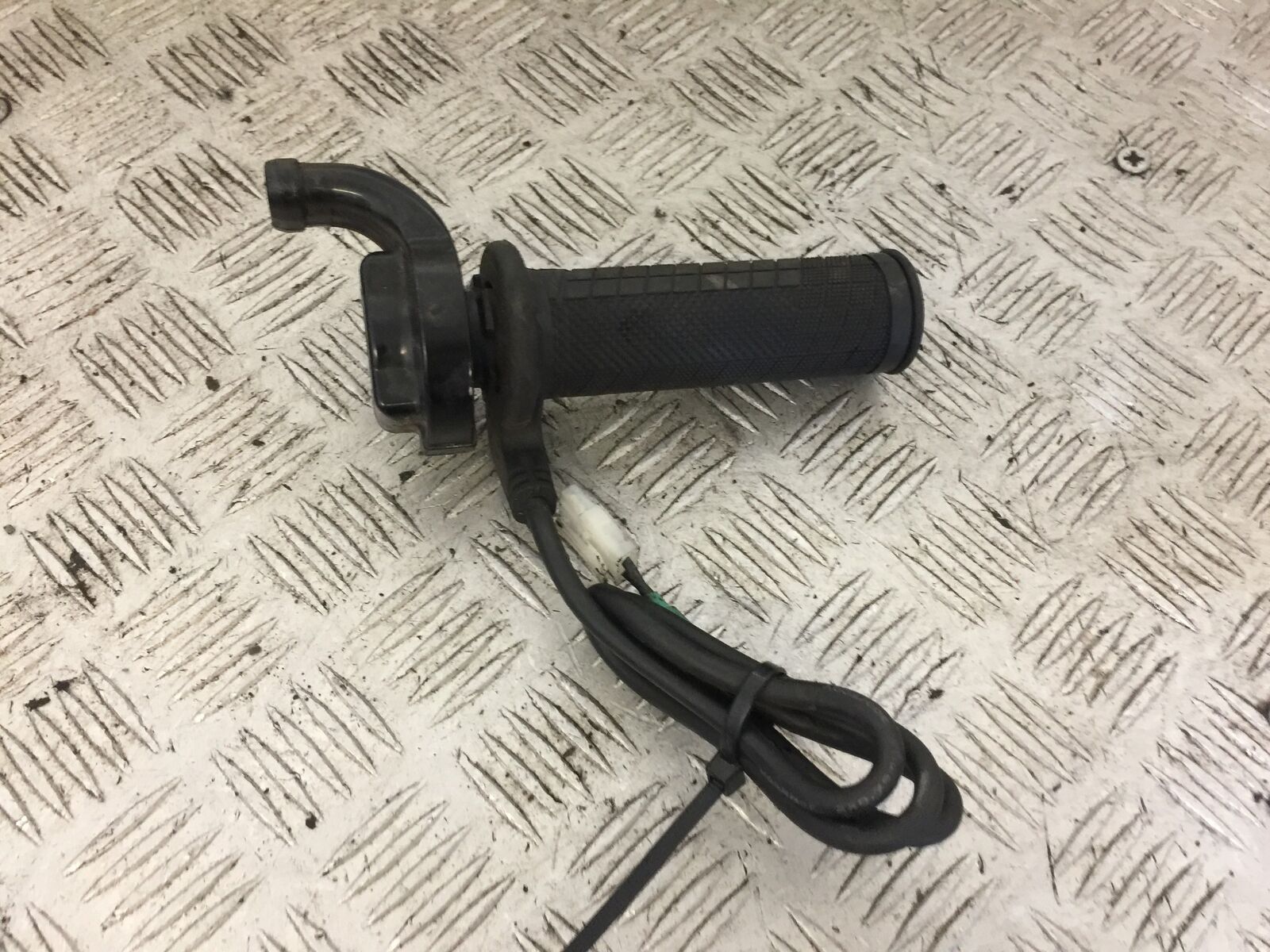 TRIUMPH 675 STREET TRIPLE THROTTLE AND TWIST GRIP  2008-2012 (STOCK 736)
