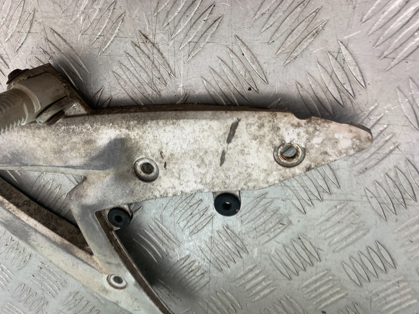 KAWASAKI ER6 F ER6F LEFT HANGER AND PEGS   YEAR 2005-2008 (CMB1277)