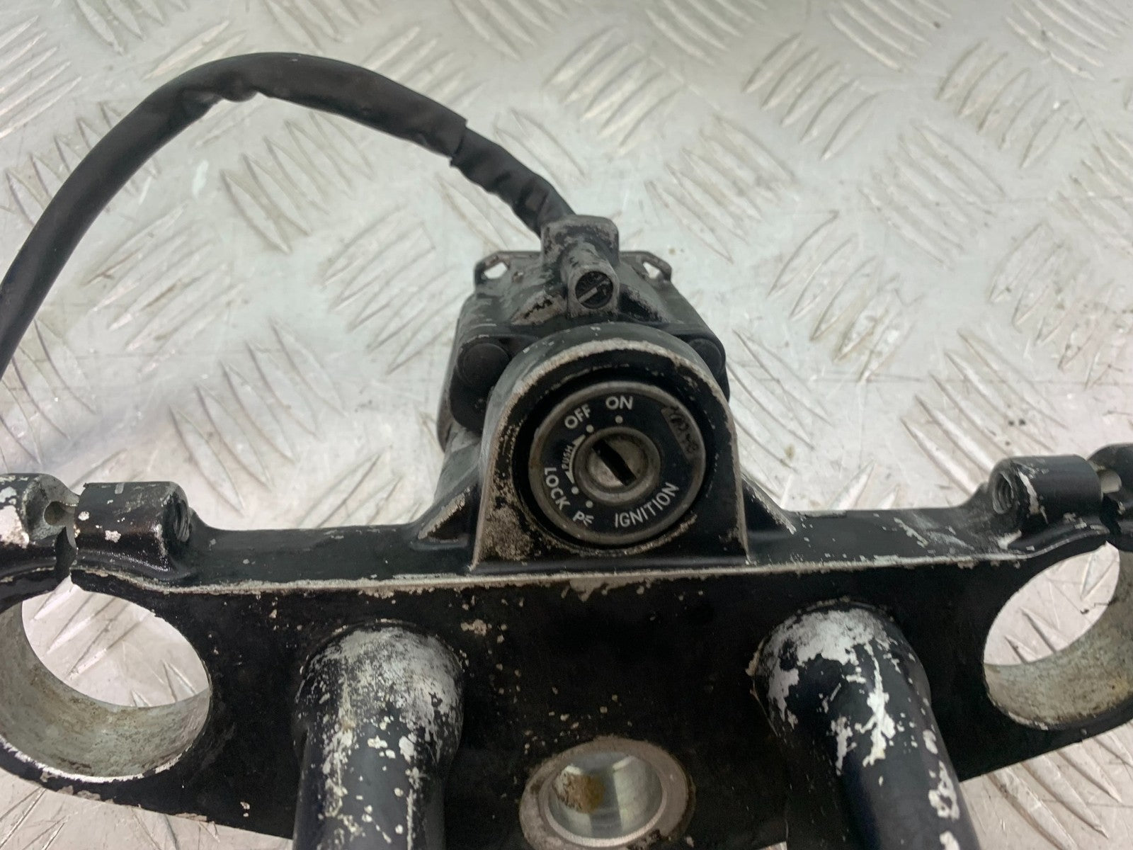 YAMAHA FZS600 FAZER 600 TOP YOKE AND IGNITION SWITCH  YEAR 1998-2001 (CMB1267)