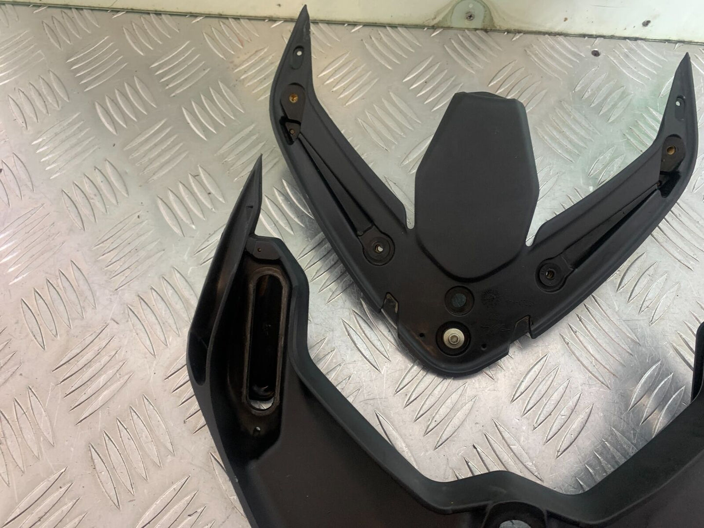 MV AGUSTA TURISMO VELOCE 800 SCREEN INFILLS AND MOUNT   YEAR 2014-17 (CMB1051)