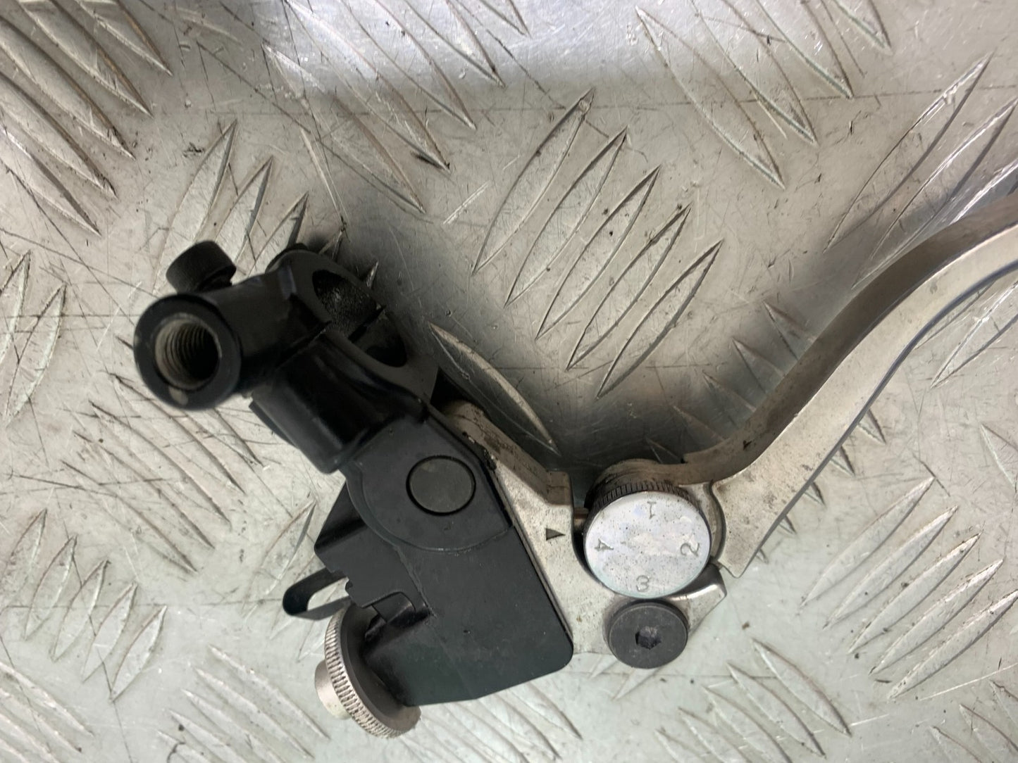 TRIUMPH SPEED TRIPLE R 1050 CLUTCH LEVER AND BRACKET   2009 (CMB1183)