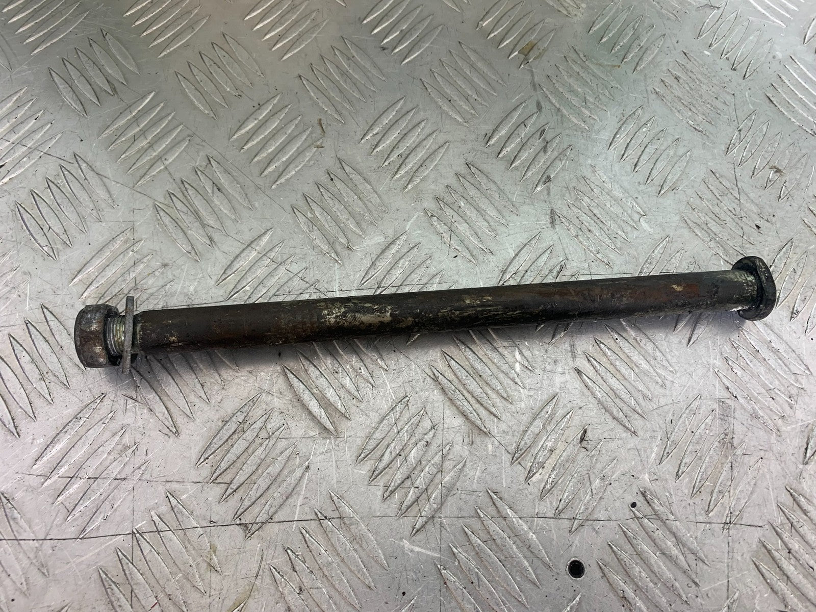 YAMAHA YZF1000 THUNDERACE SWINGARM SPINDLE   YEAR 1997-2000 (CMB1204)