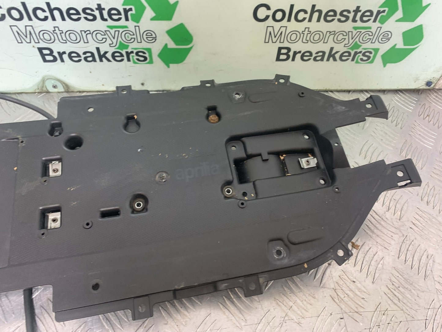 APRILIA RSV1000 R FACTORY MILLE UNDERTRAY  2004-09 (CMB1203)