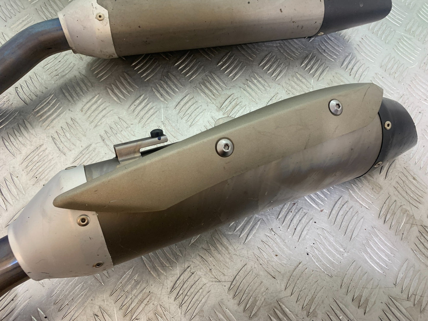 YAMAHA YZF R1 SILENCERS YEAR 2004-2006 (CMB1155)