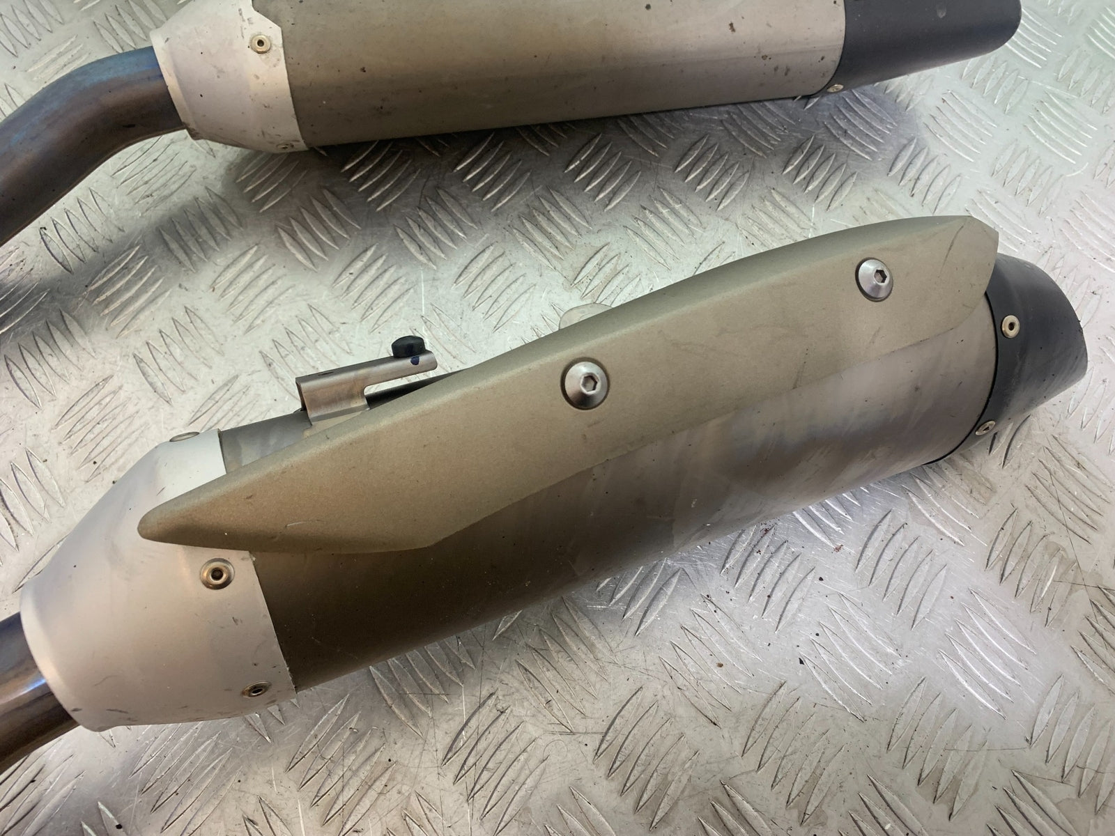 YAMAHA YZF R1 SILENCERS YEAR 2004-2006 (CMB1155)