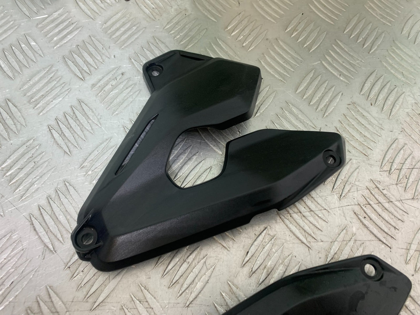 DUCATI 937 MONSTER LEFT AND RIGHT INFILLS   YEAR 2021-2024 (CMB1270)