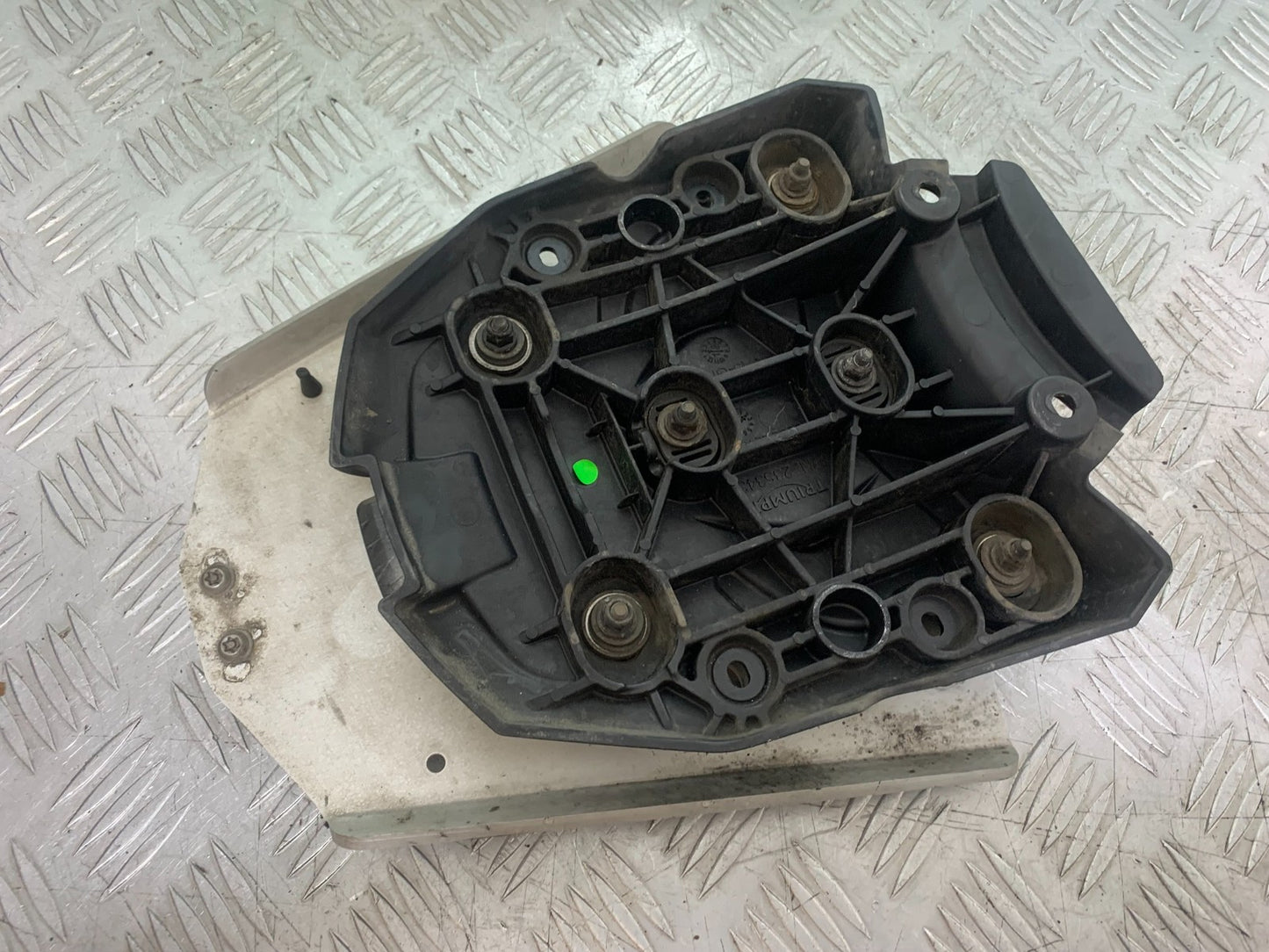 TRIUMPH TIGER 800 XRT TOP BOX PLATE   2018-2020 (CMB1193)
