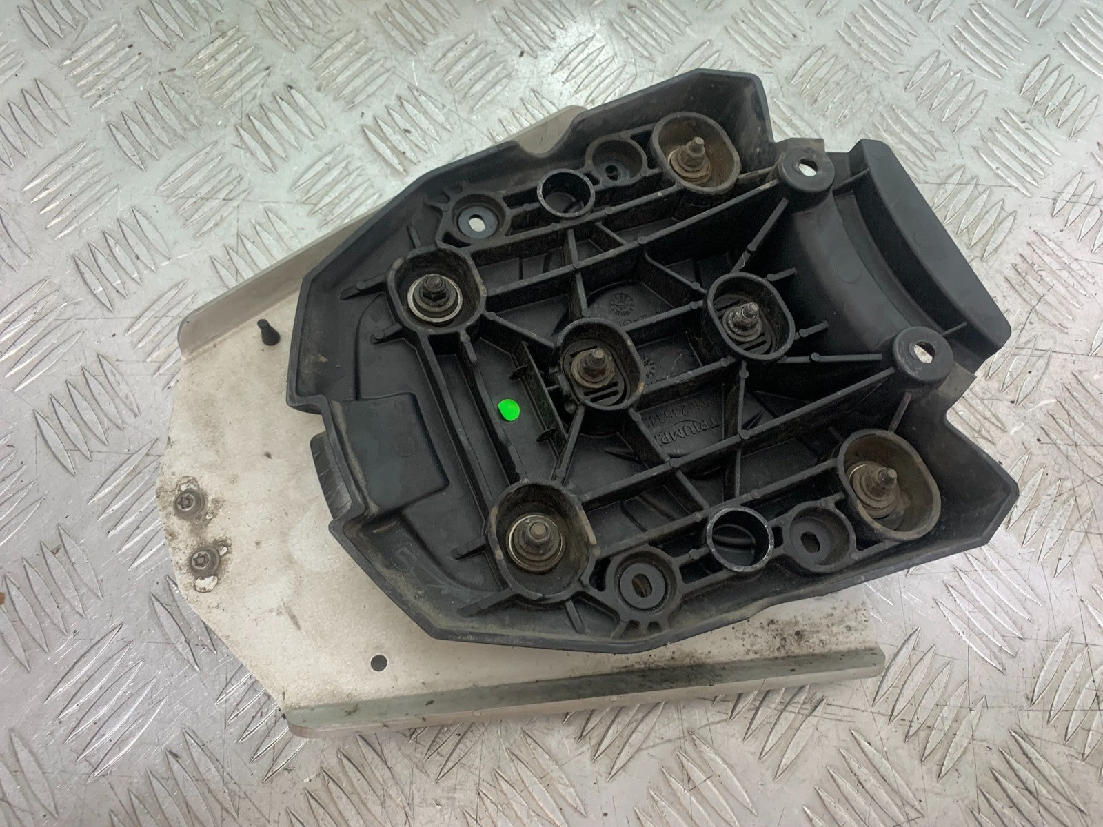 TRIUMPH TIGER 800 XRT TOP BOX PLATE   2018-2020 (CMB1193)