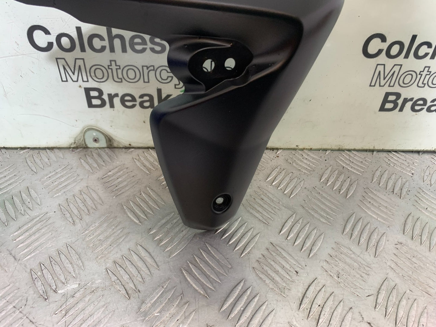 TRIUMPH SPEED TRIPLE R 1050 RIGHT RADIATOR COVER  2009 (CMB1183)