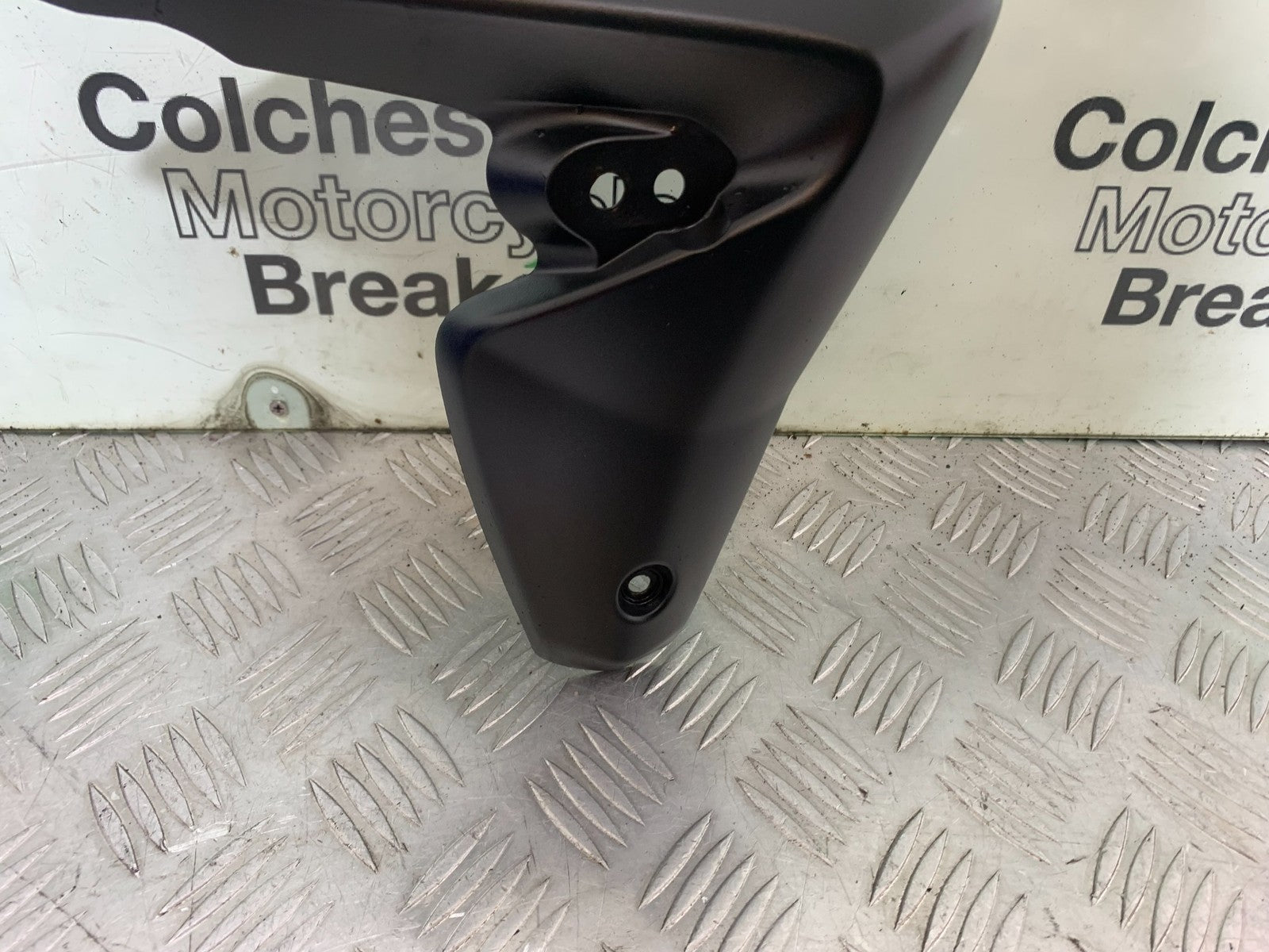 TRIUMPH SPEED TRIPLE R 1050 RIGHT RADIATOR COVER  2009 (CMB1183)