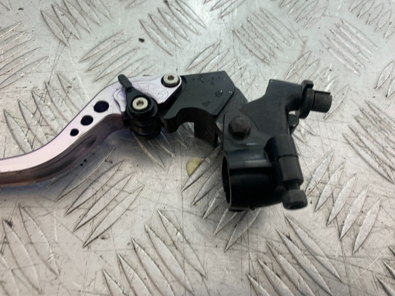 YAMAHA YZF-R125 YZF 125 CLUTCH LEVER AND BRACKET   YEAR 2019-2022 (CMB1263)