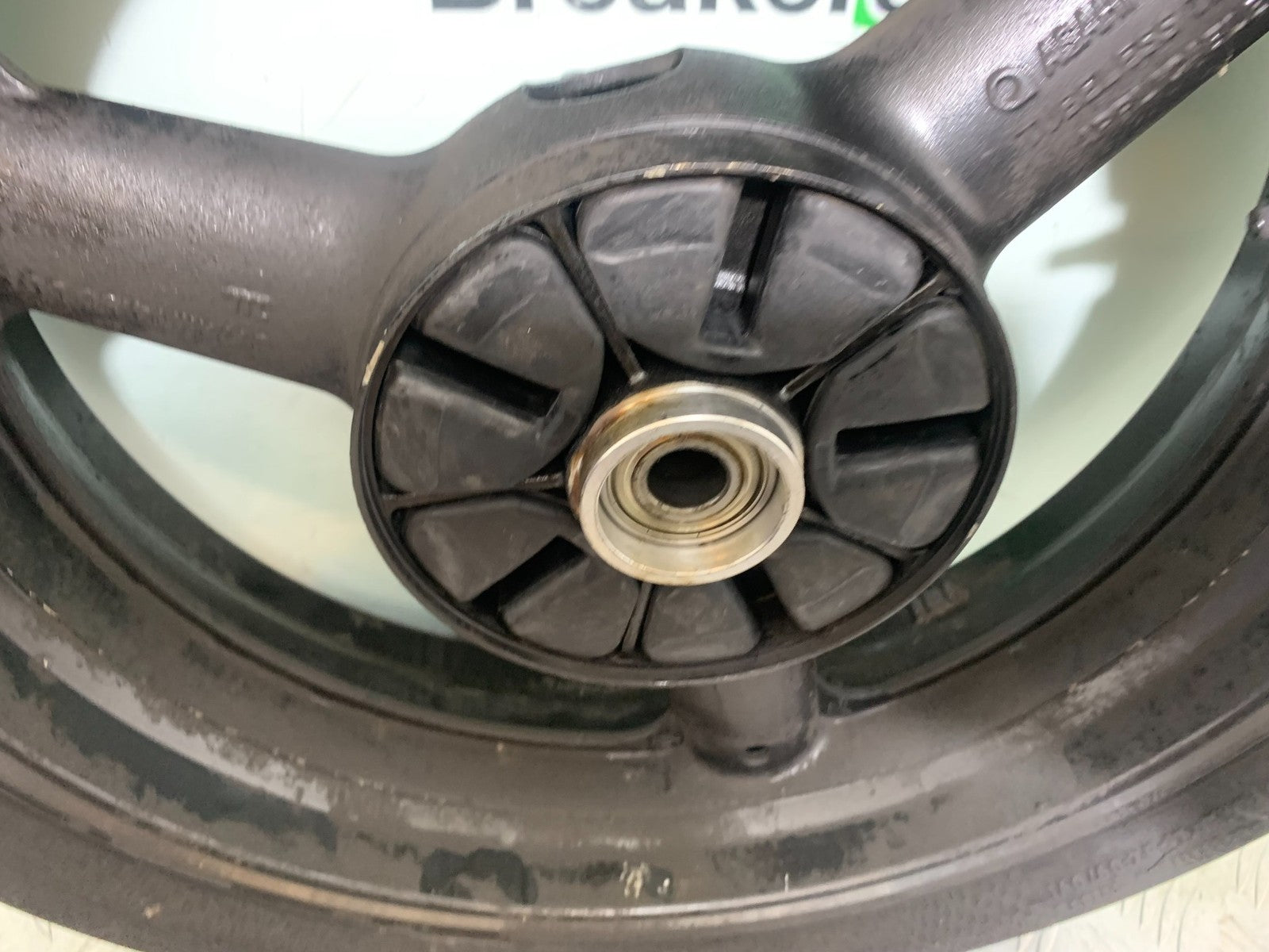 SUZUKI GSF600 GSF 600 BANDIT REAR WHEEL   2000-2004 (CMB1269)