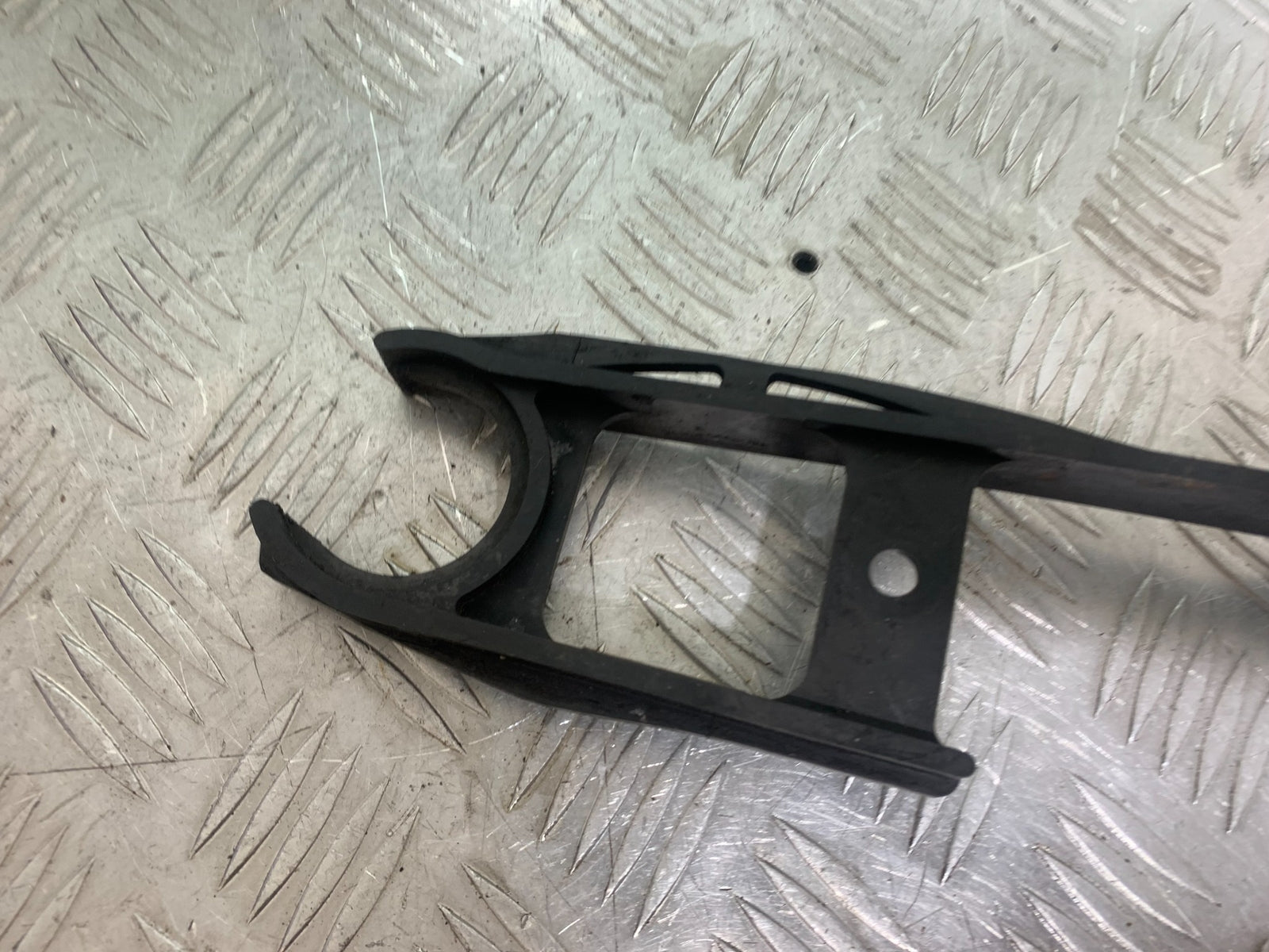 YAMAHA YZF R1 CHAIN GUIDE  YEAR 2004-2006 (CMB1155)
