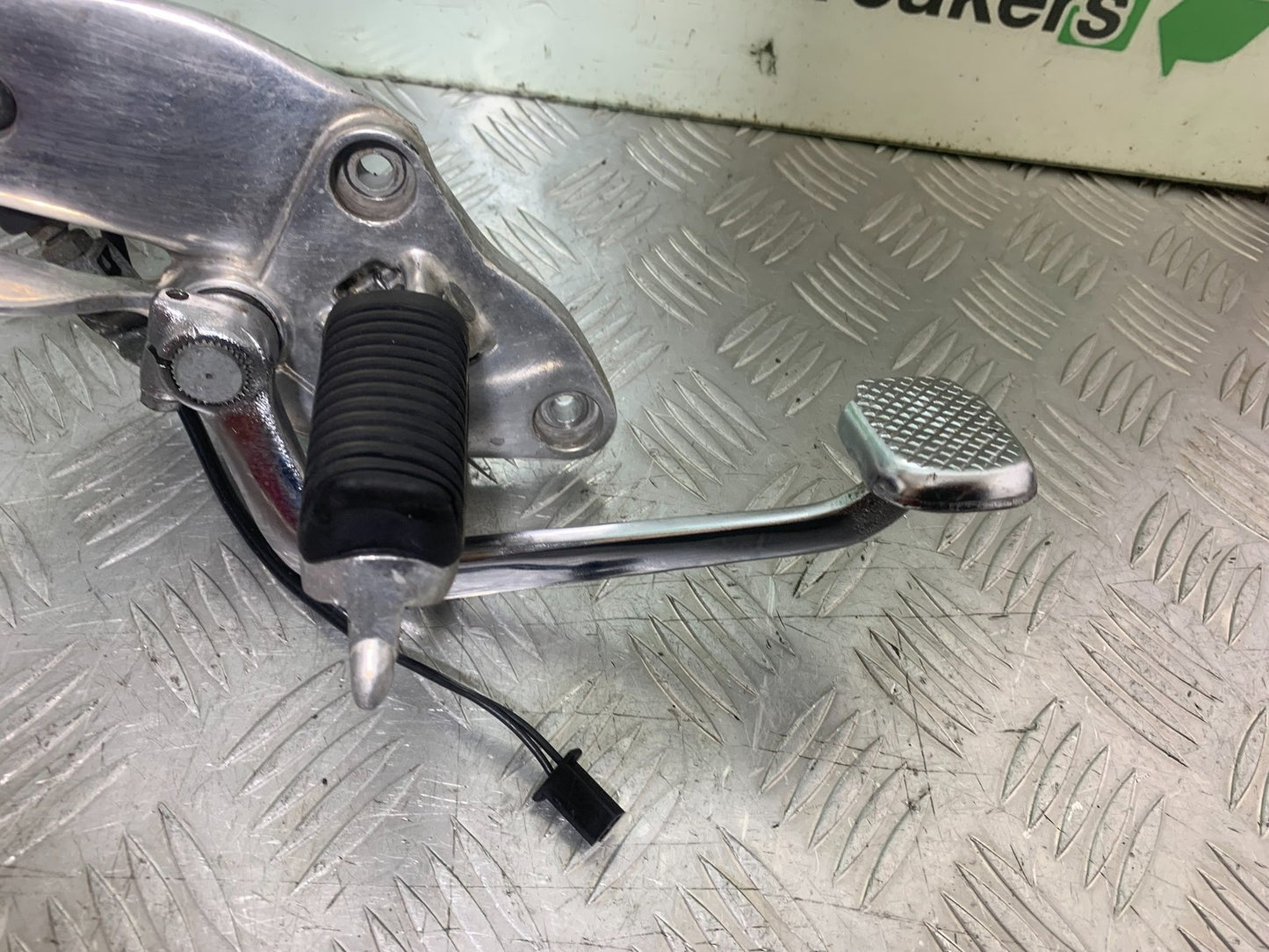 YAMAHA XJ900 XJ 900 DIVERSION FRONT RIGHT HANGER AND PEG YEAR 1994-2002(CMB1292)