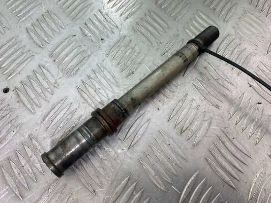 KAWASAKI Z750 Z 750 FRONT WHEEL  SPINDLE  YEAR 2004-2006  (CMB1104)
