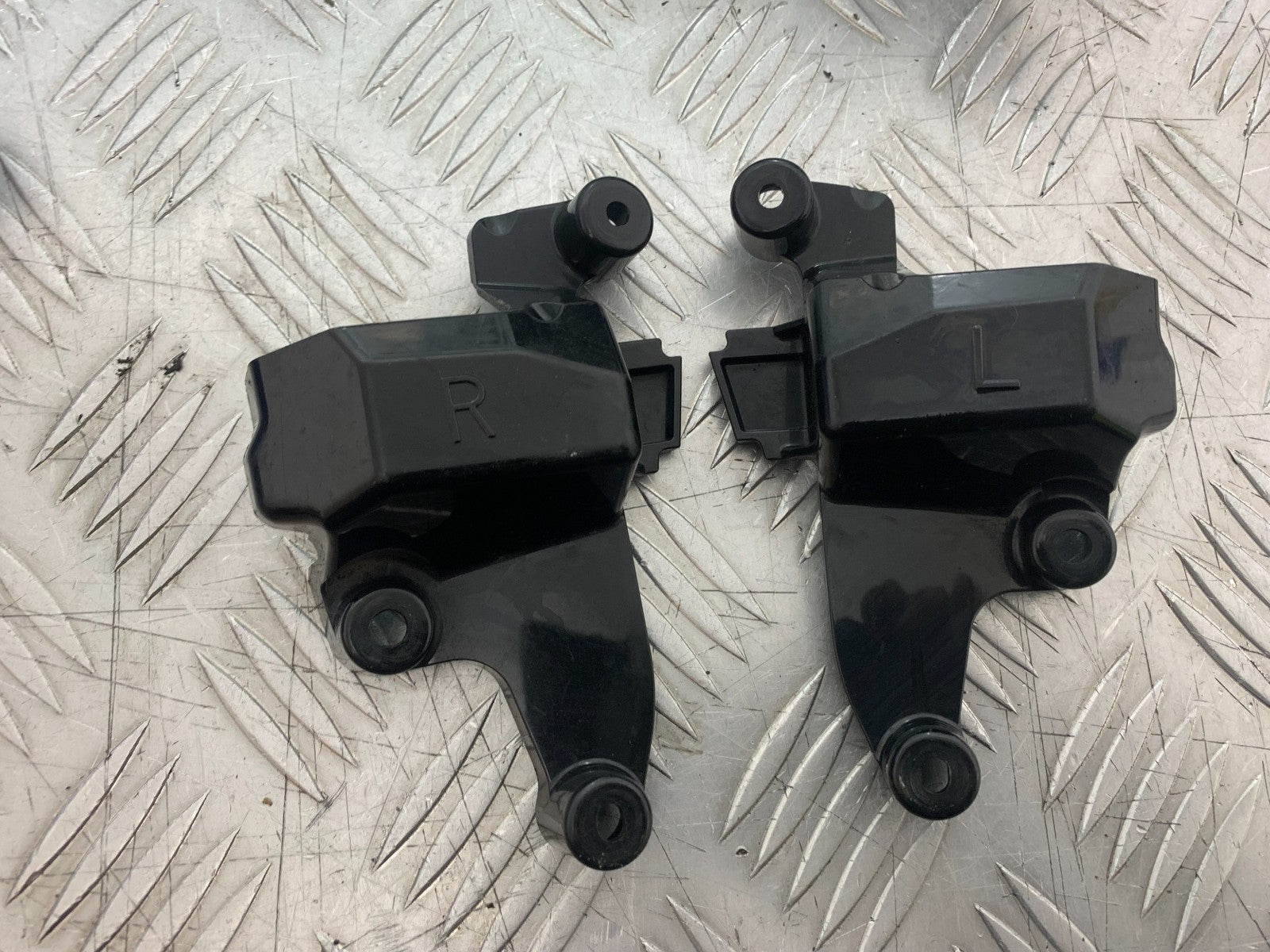 YAMAHA YZF R1 4C8 LEFT AND RIGHT FRAME BRACKETS   YEAR 2007-2008 (CMB1237)