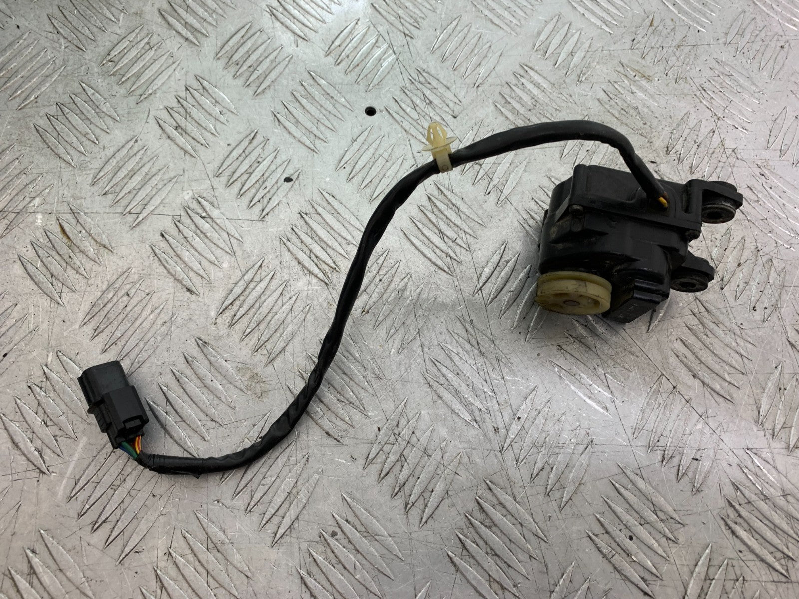 HONDA CBR1000 RR SERVO MOTOR YEAR  2008-2011 (CMB1330)
