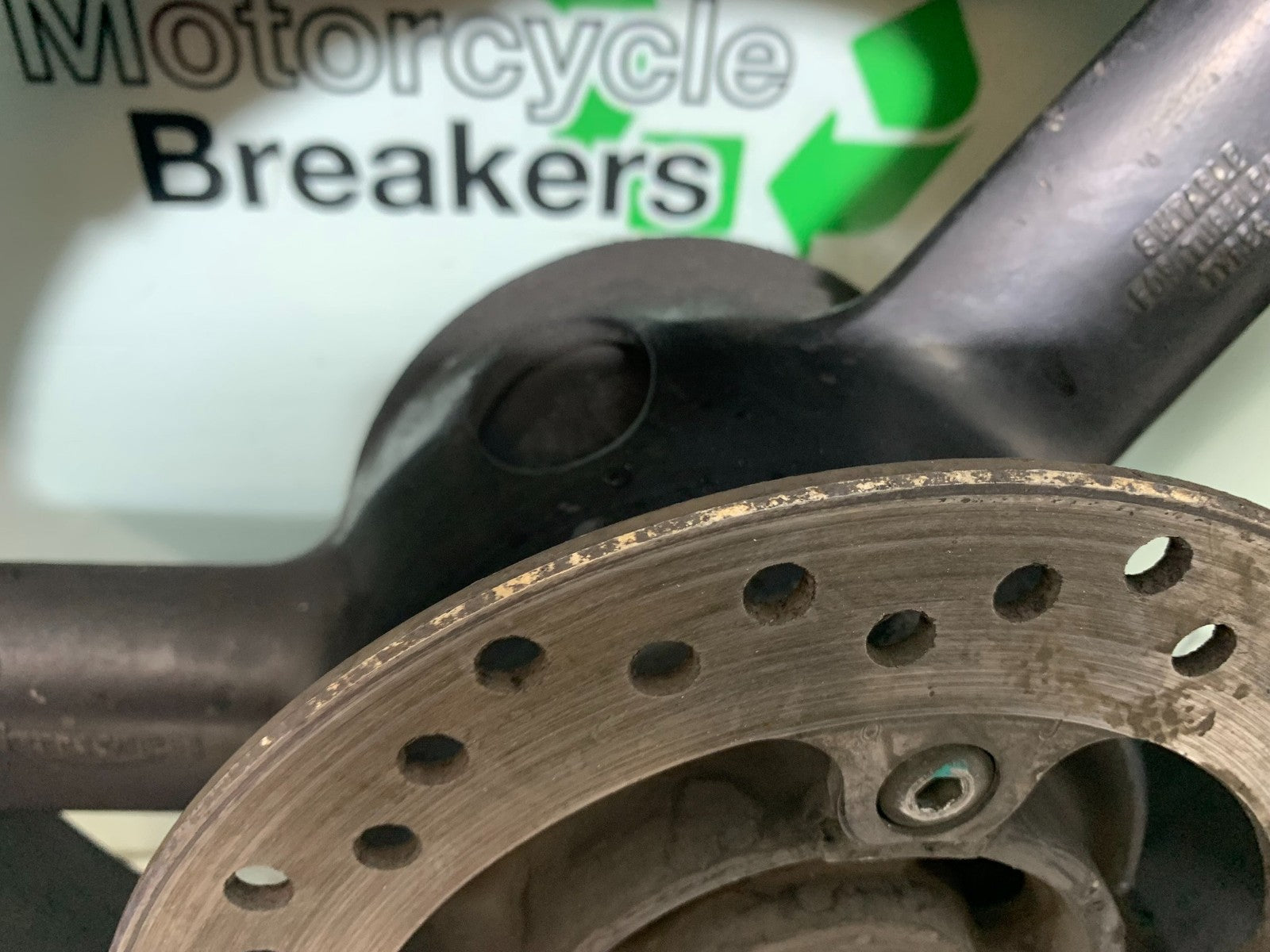 TRIUMPH 955i DAYTONA REAR WHEEL YEAR 2002-2006 (CMB1229)