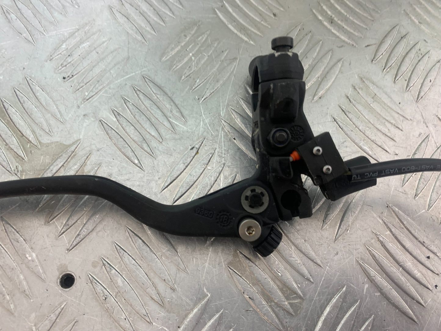 KTM 790 DUKE CLUTCH LEVER AND BRACKET YEAR 2018-2021  (CMB11150)