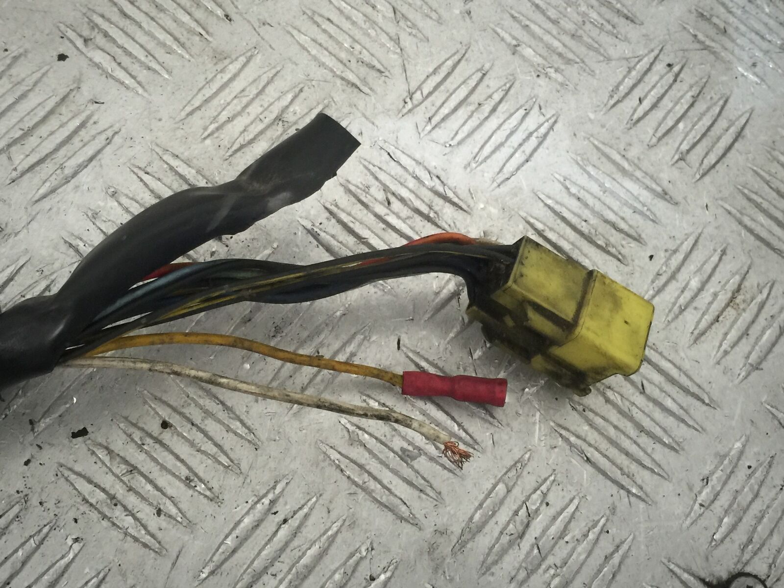 SUZUKI GSF600 GSF 600 BANDIT LEFT SWITCH GEAR  YEAR 2002 (STOCK 852)