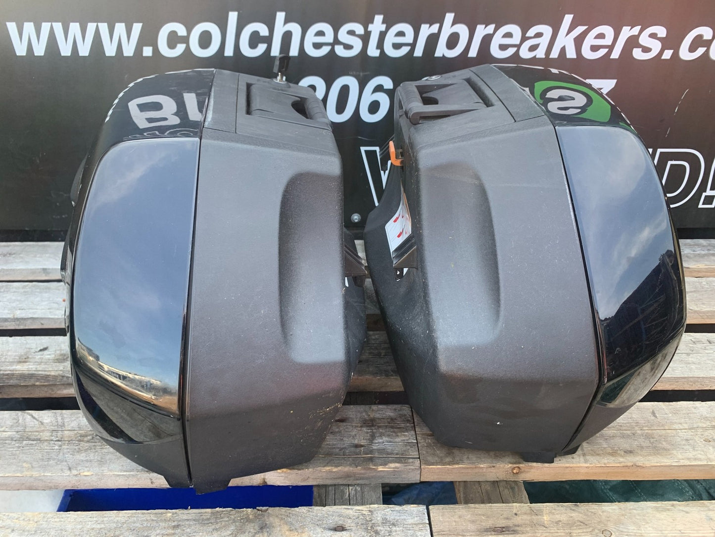 KAWASAKI GTR1400 GTR 1400 PANNIERS RAILS 1X KEY   YEAR 2007-2009 (CMB1174)