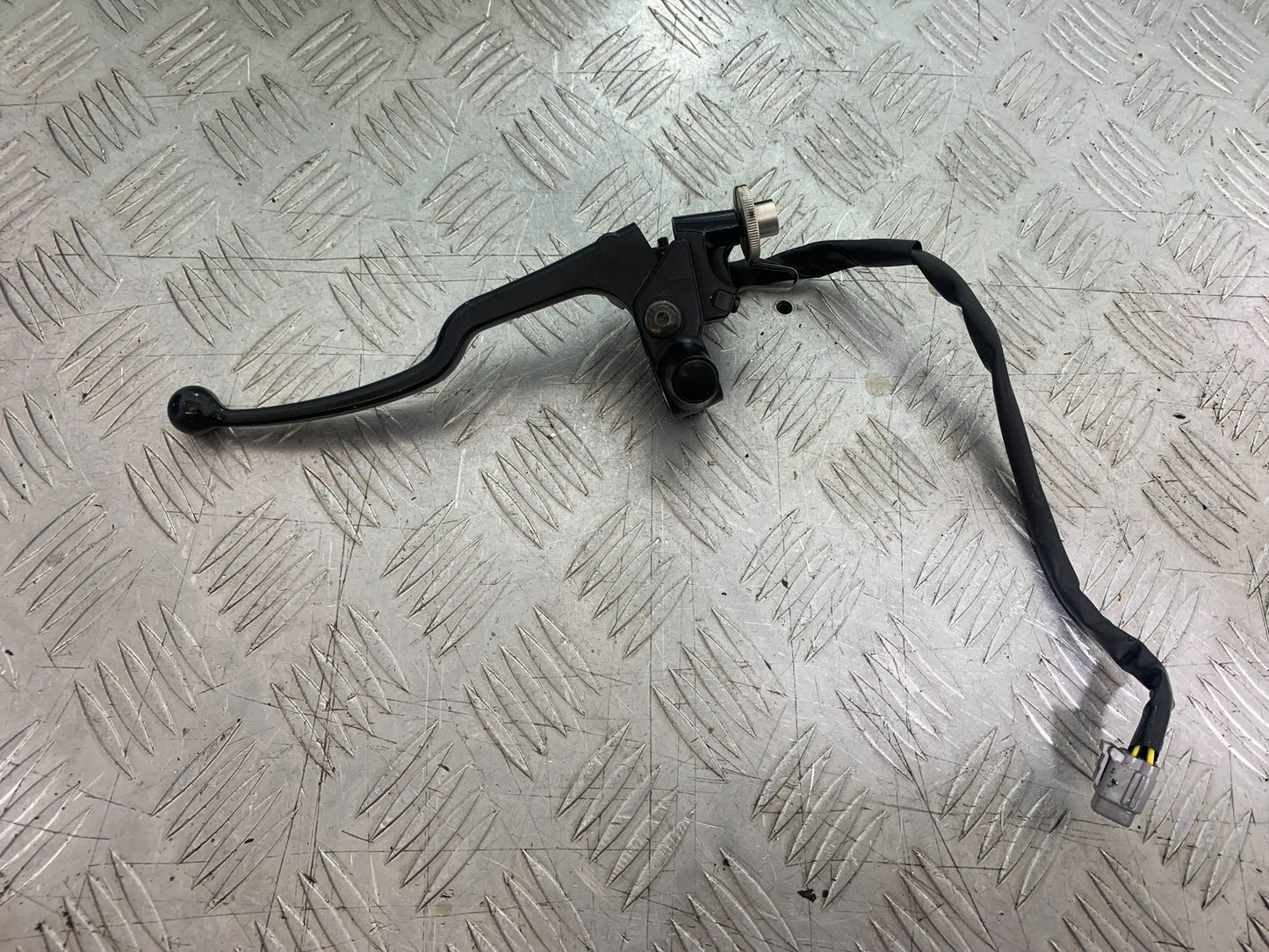YAMAHA XSR900 XSR 900 CLUTCH LEVER AND BRACKET   YEAR 2022-2024 (CMB1215)