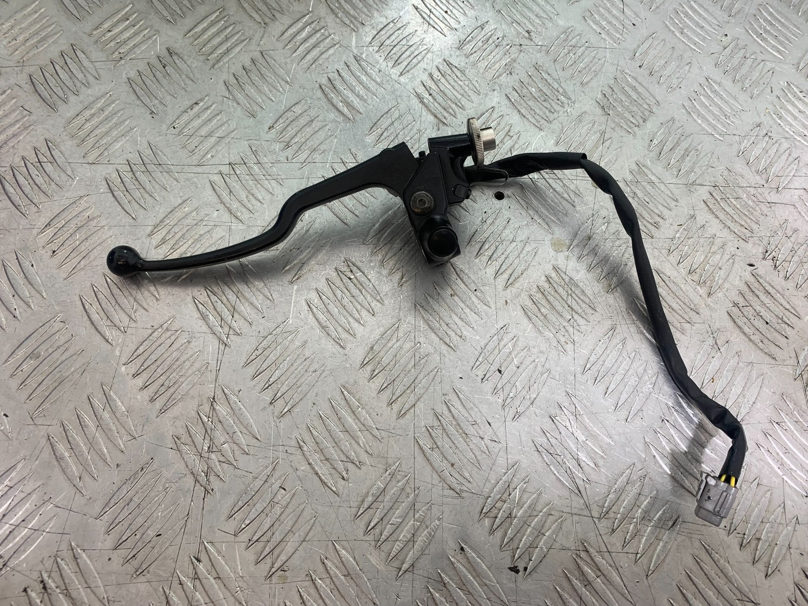 YAMAHA XSR900 XSR 900 CLUTCH LEVER AND BRACKET   YEAR 2022-2024 (CMB1215)