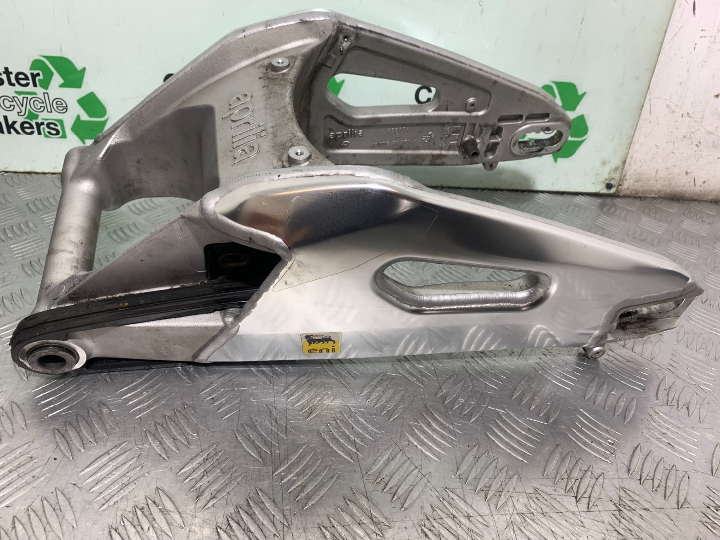 APRILIA TUONO 1000 V4R SWINGARM  YEAR 2011-13  (CMB1331)