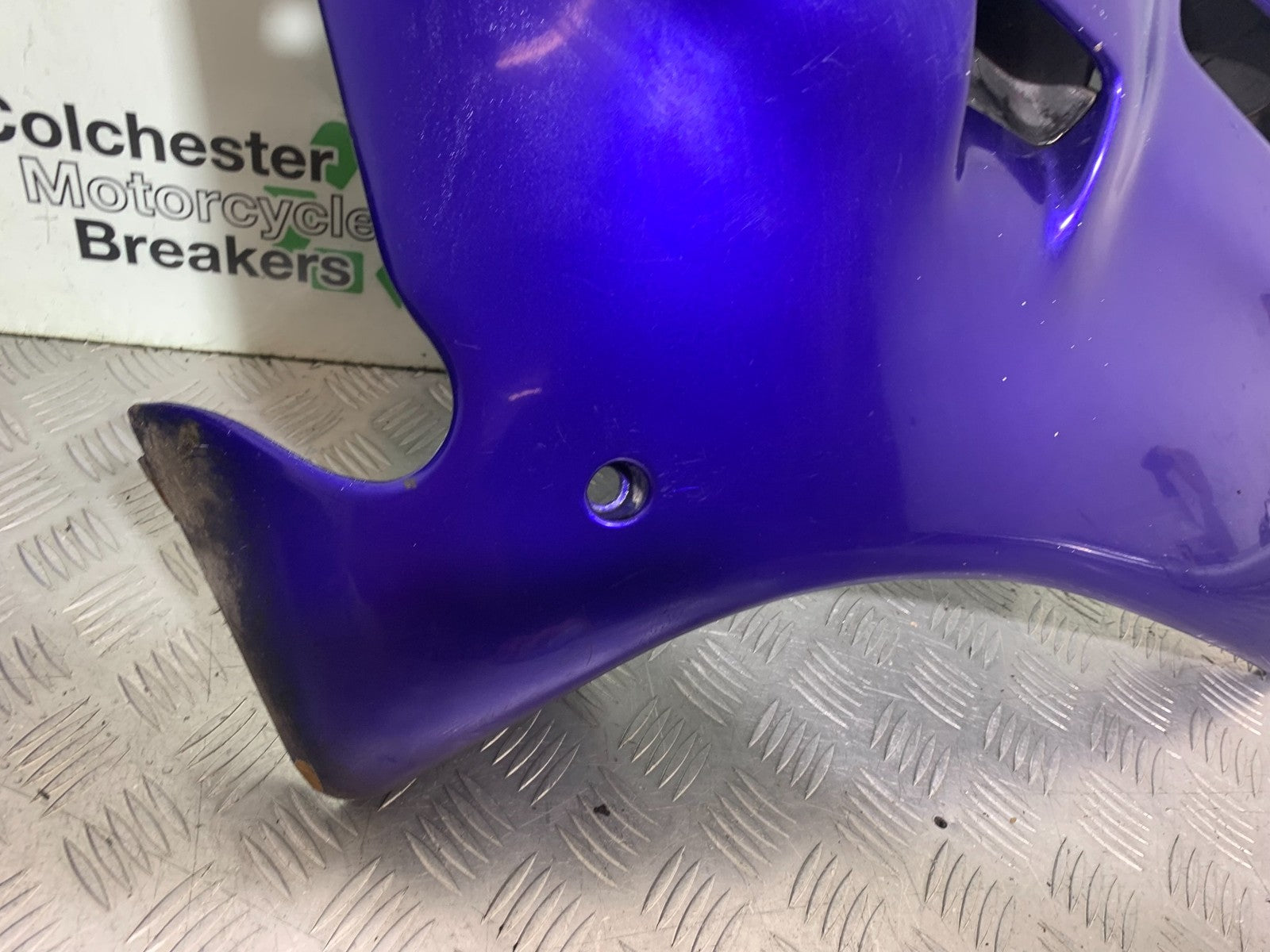 TRIUMPH TROPHY 900 RIGHT FAIRING PANEL    YEAR 1991-95 (CMB1251)