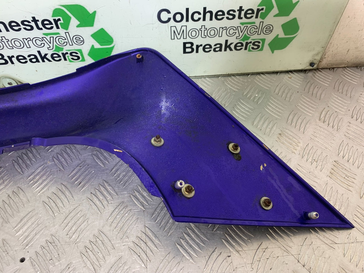TRIUMPH TROPHY 900 RIGHT SEAT PANEL   YEAR 1991-95 (CMB1251)