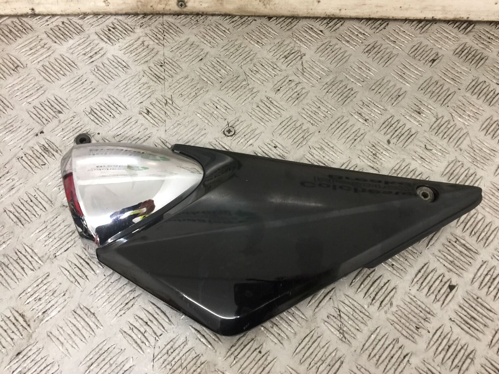 SUZUKI GSF1200 GSF 1200 BANDIT LEFT SIDE PANEL  YEAR 2001-2005 (STOCK 902)