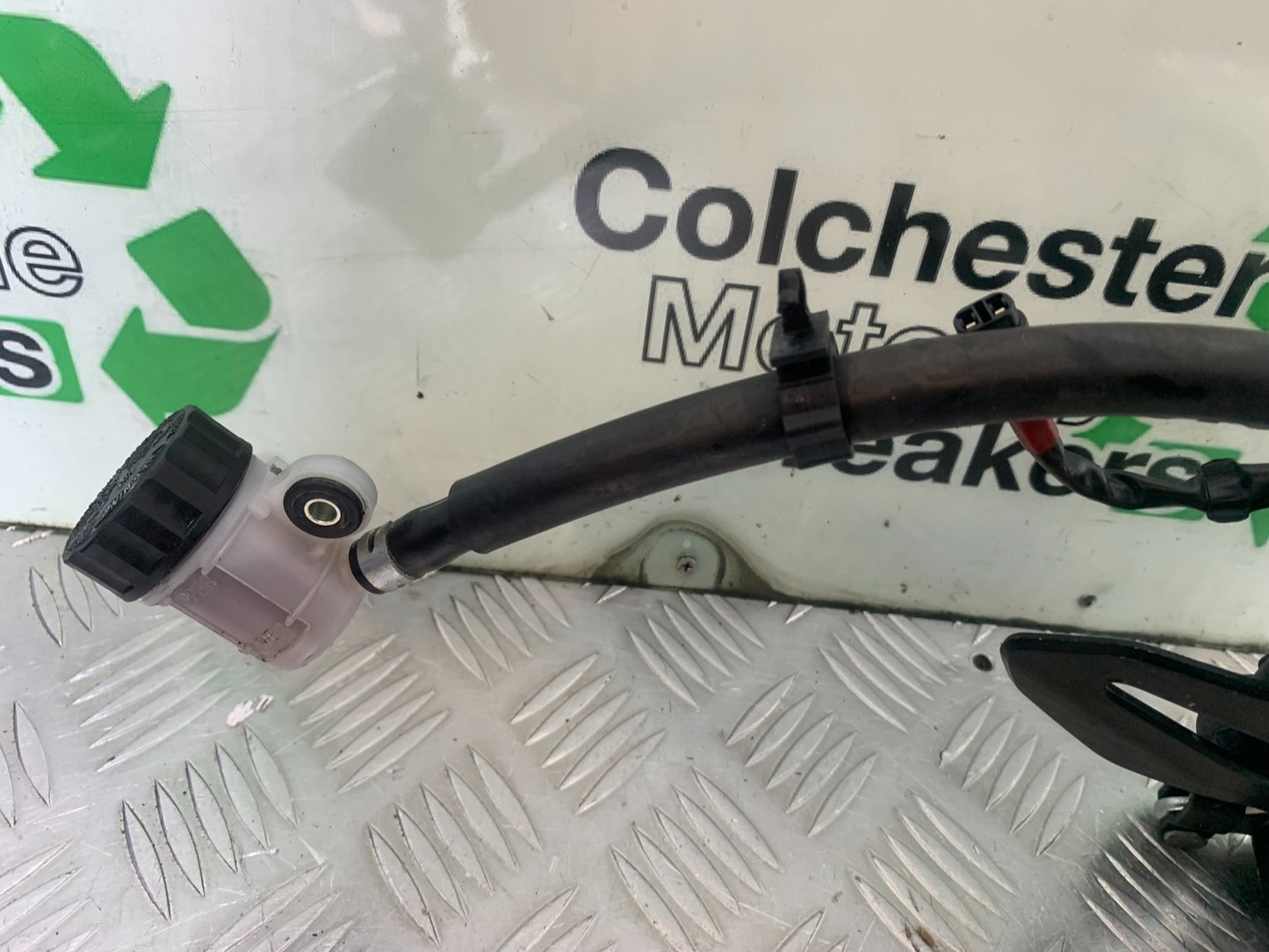YAMAHA YZF R7 FRONT RIGHT HANGER PEDAL AND PEG  YEAR 2022-2025 (CMB1255)
