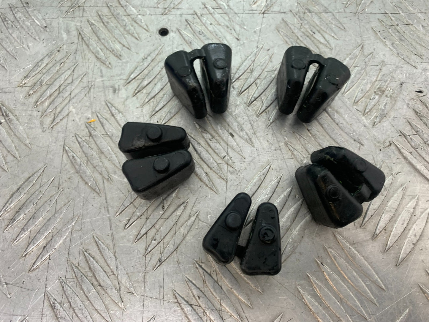 HONDA CBR1000 rr FIREBLADE CUSH DRIVE RUBBERS   YEAR 2006 (CMB1220)