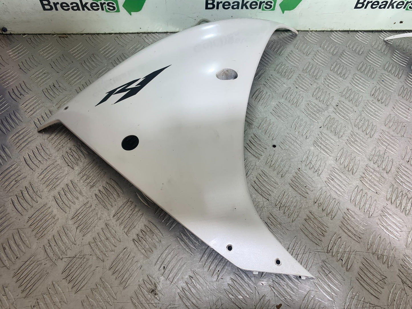 YAMAHA YZF R1 14 B BIG BANG RIGHT FAIRING PANEL   2009-14 (CMB1175)