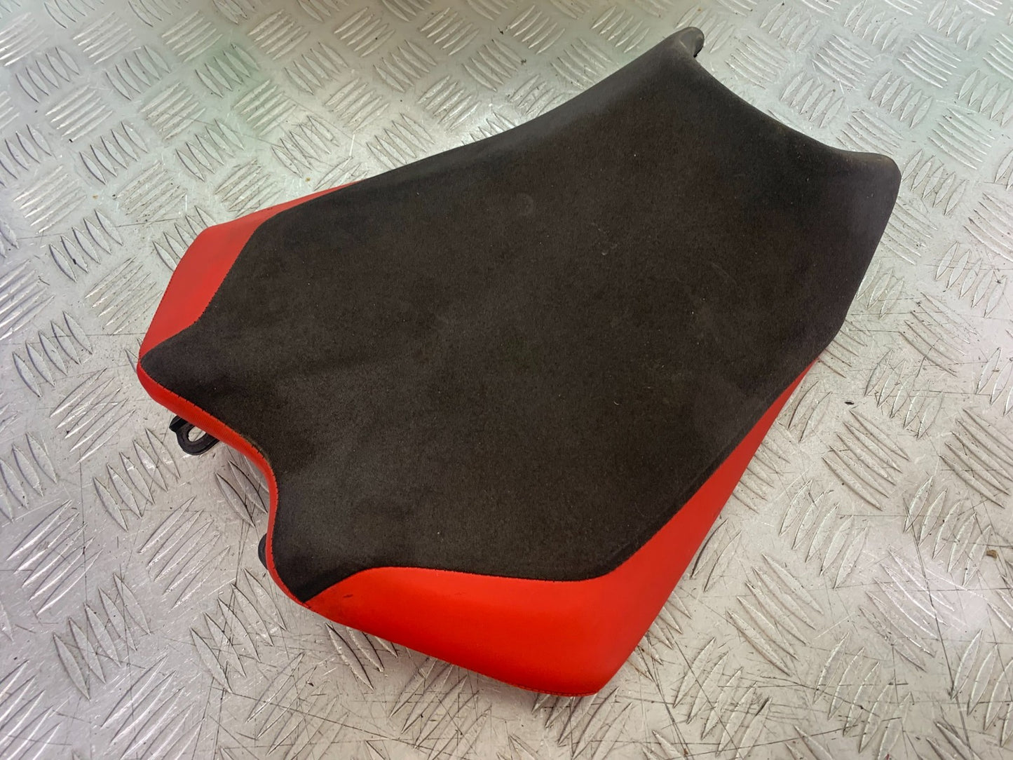 APRILIA RSV4 FACTORY FRONT SEAT  YEAR 2009-2012 (CMB1224)