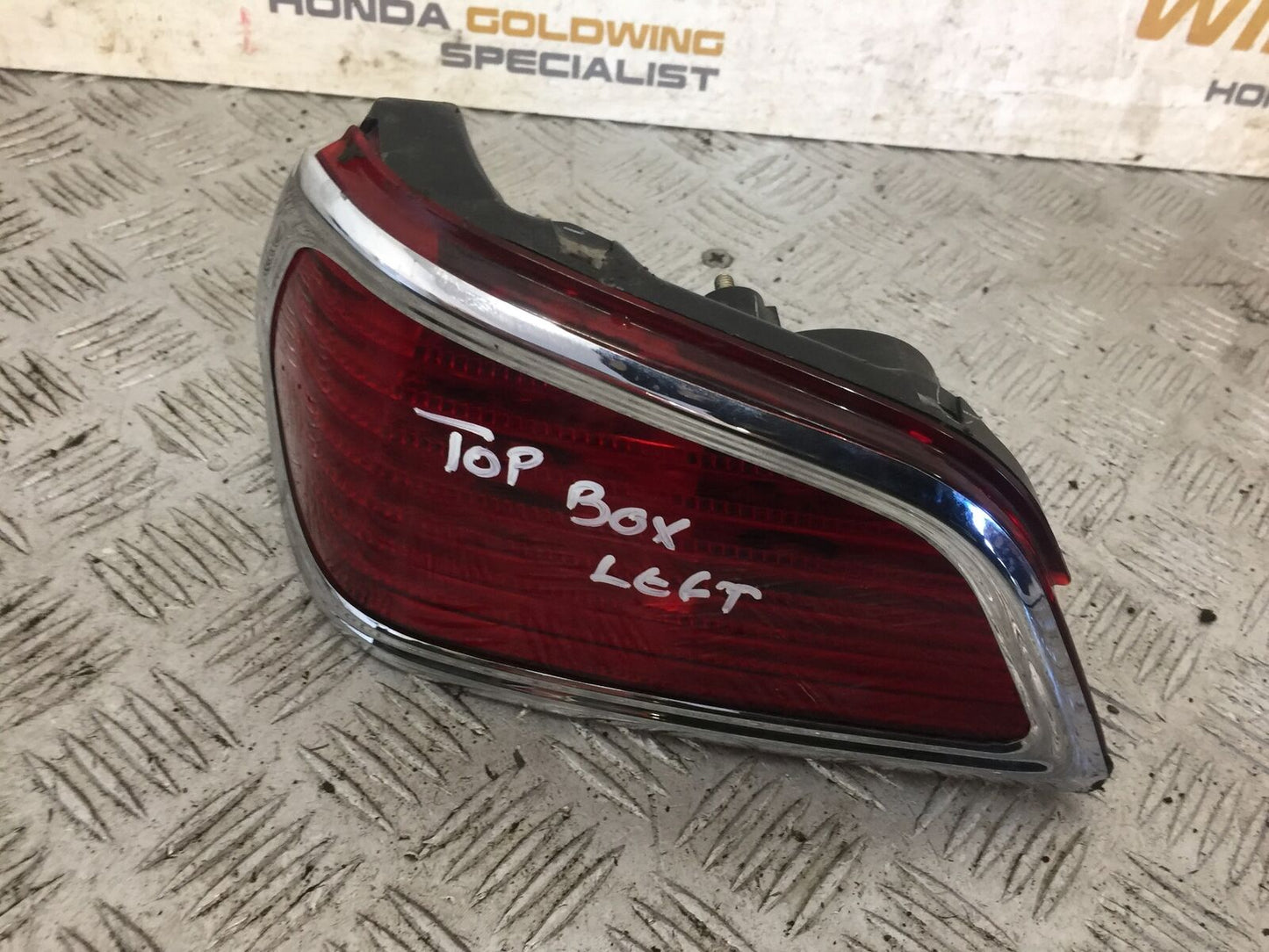 HONDA GL1800 GL 1800 LEFT TOP BOX LIGHT  YEAR 2004-10 ABS (STOCK 890)