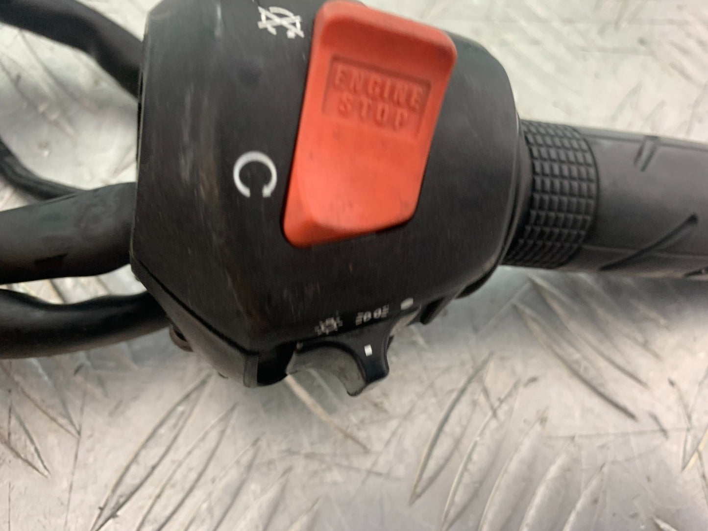 HONDA VFR800 PRE V-TEC RIGHT SWITCH GEAR  YEAR 1998-2001 (CMB1233)