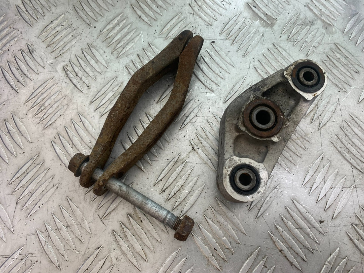KAWASAKI GTR1400 GTR 1400 REAR SHOCK LINKAGE  YEAR 2007-2009 (CMB1174)