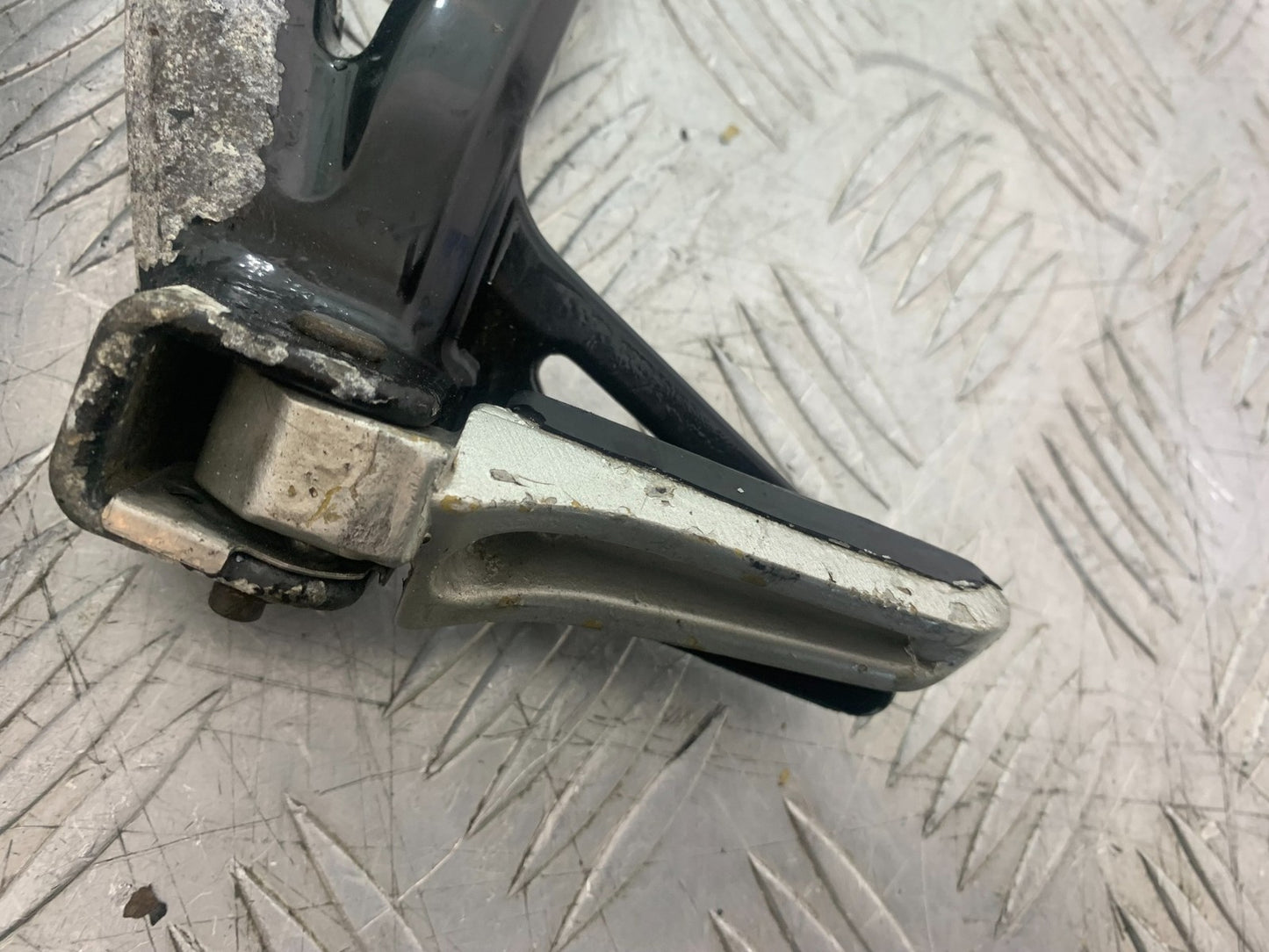 SUZUKI GSX750 INAZUMA REAR HANGERS AND PEGS   YEAR 1998-2003 (CMB1308)