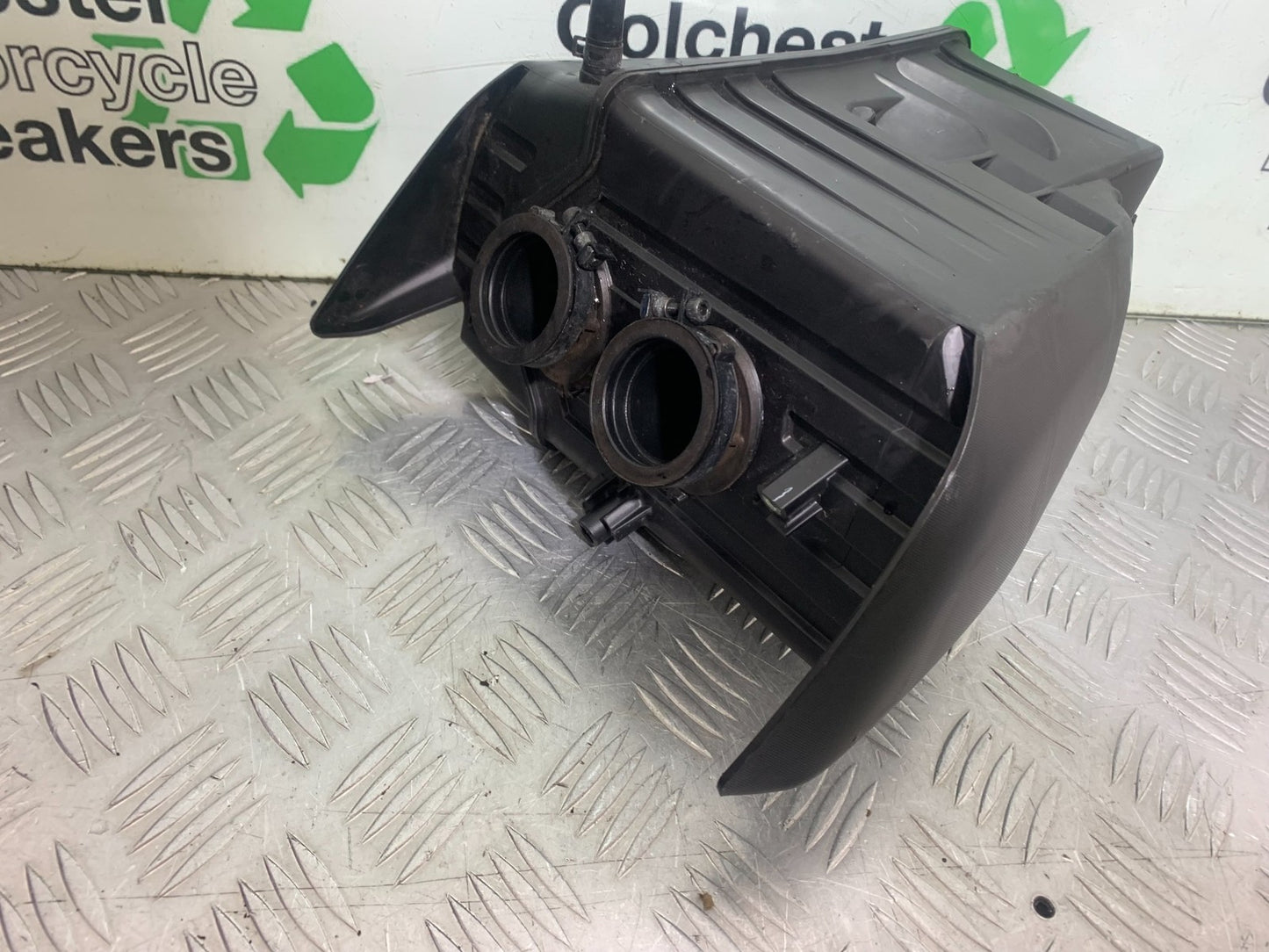 YAMAHA YZF R7 AIRBOX  YEAR 2022-2025 (CMB1255)