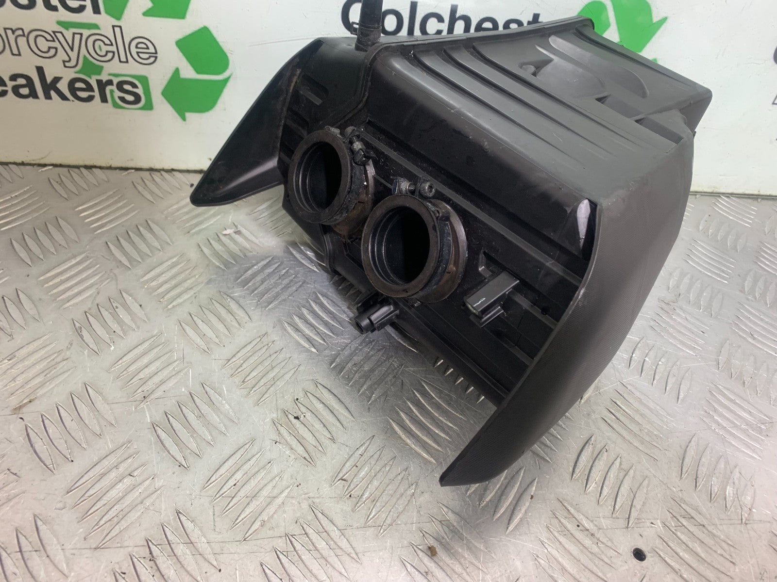 YAMAHA YZF R7 AIRBOX  YEAR 2022-2025 (CMB1255)