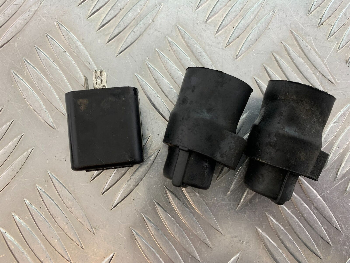 KAWASAKI ZR 750 ZEPHYR RELAYS  YEAR 1991-95 (CMB1008)